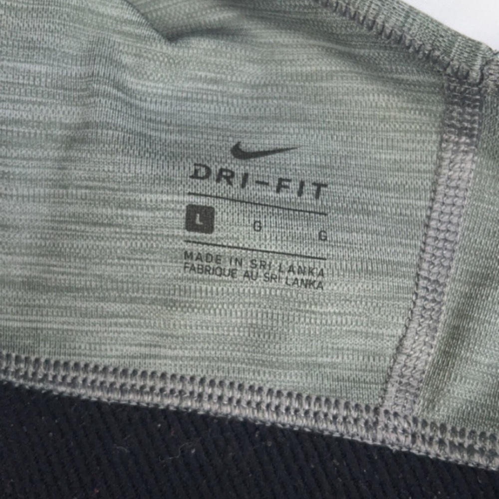 Nike sports bra - Picture 3 of 3